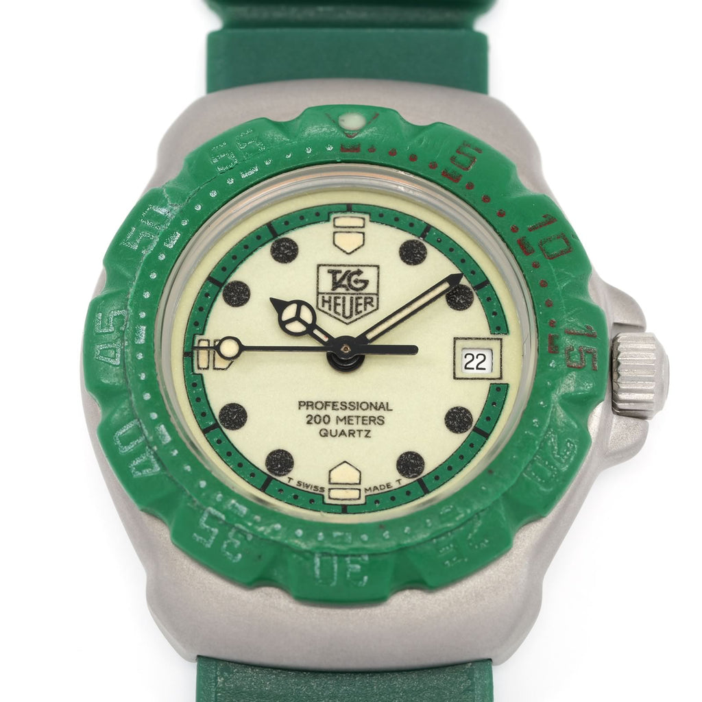 TAG Heuer Formula 1 WA1412 Luminous Dial Green border close up