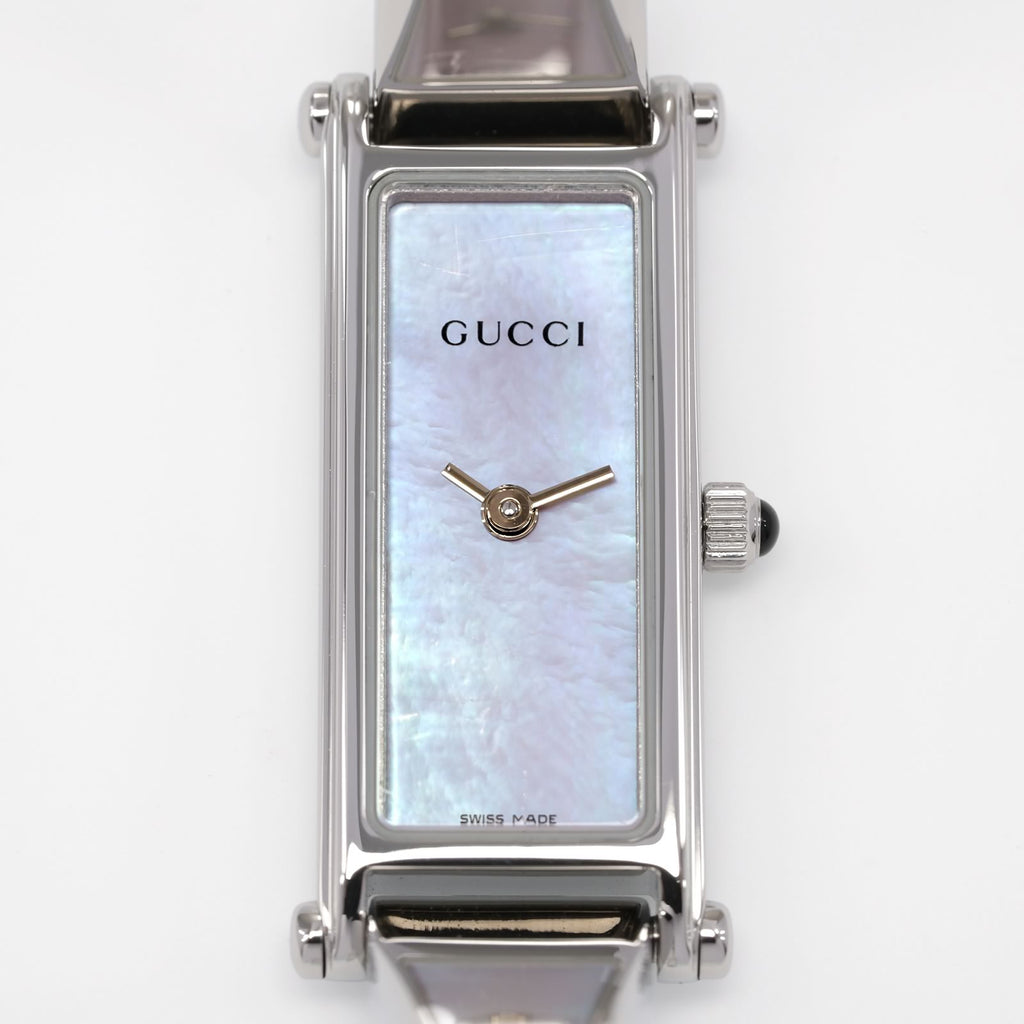 Gucci 1500L Pink Mother of Pearl Rectangular iridescent dial close up