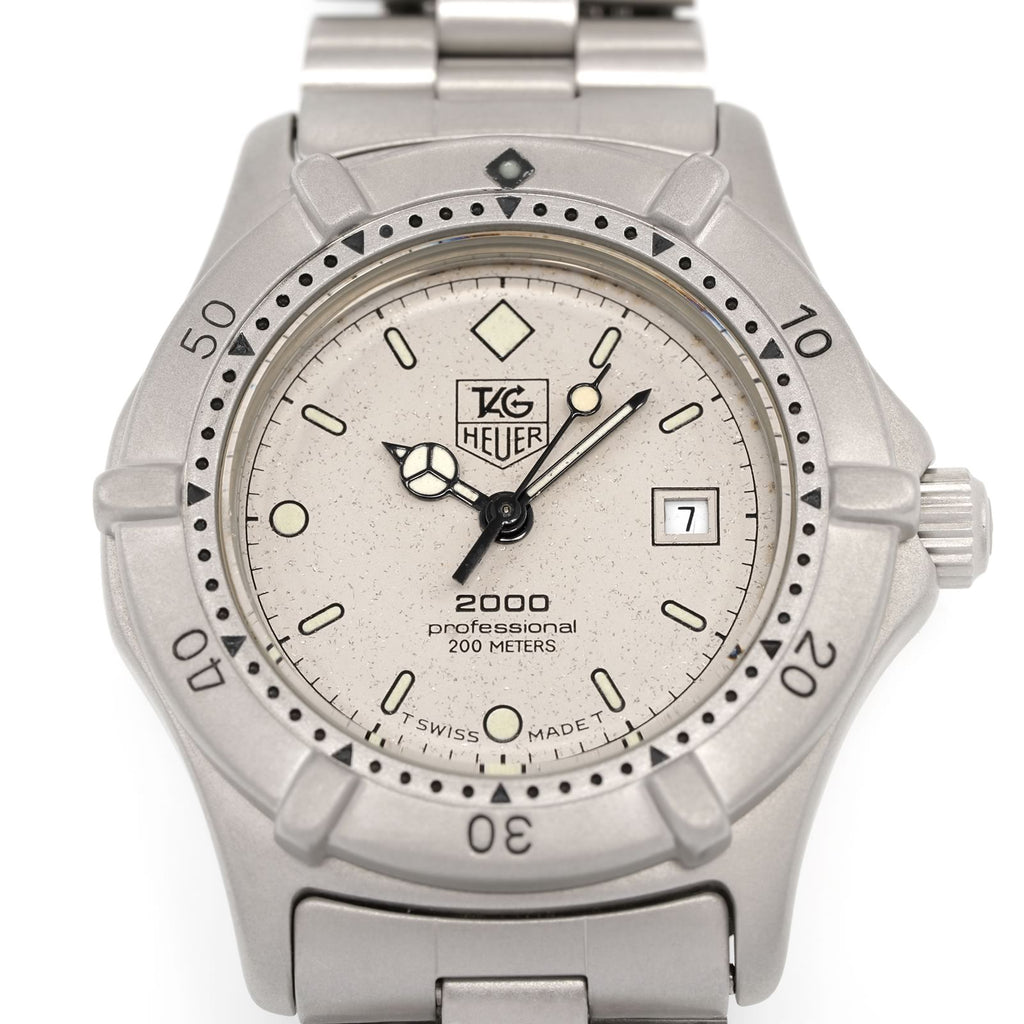 TAG Heuer 2000 Vintage 962.215 Silver/Grey Dial close up