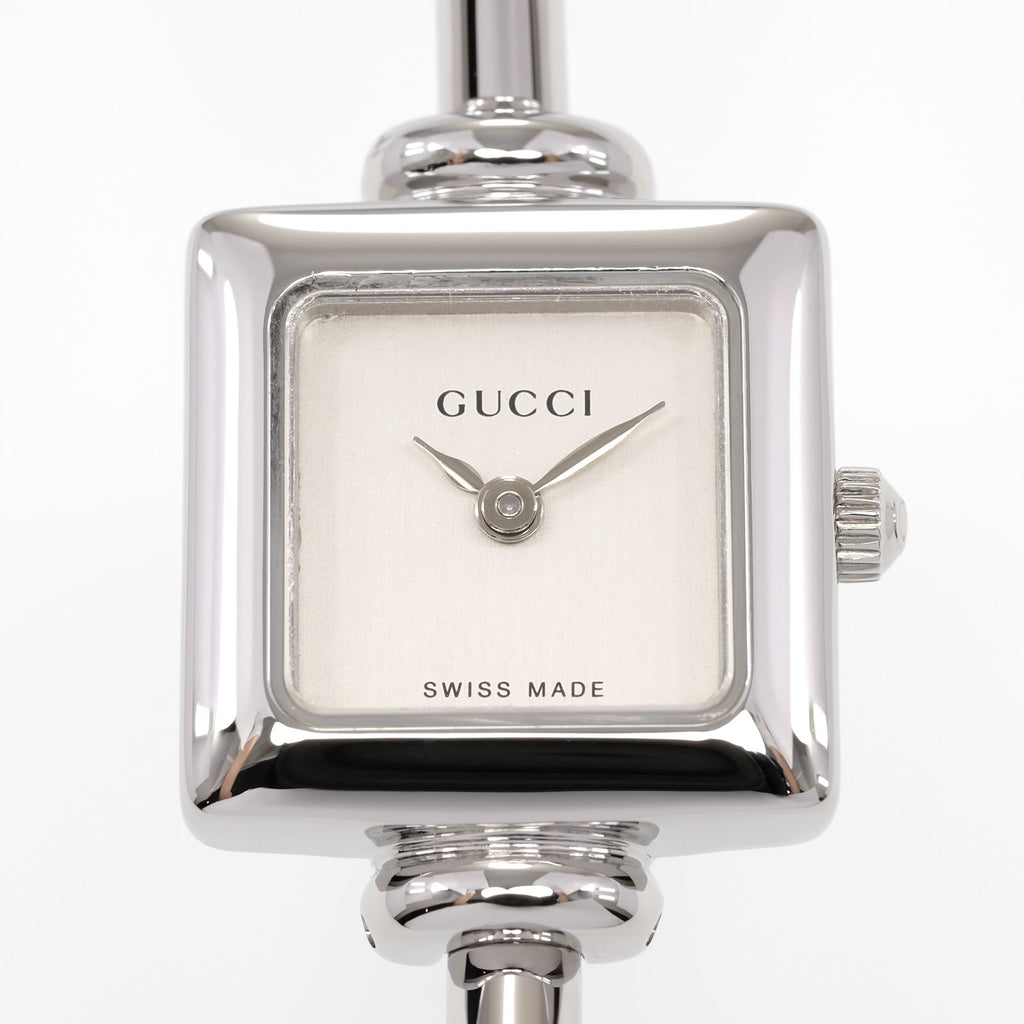 Gucci 1900L Silver Square dial close up
