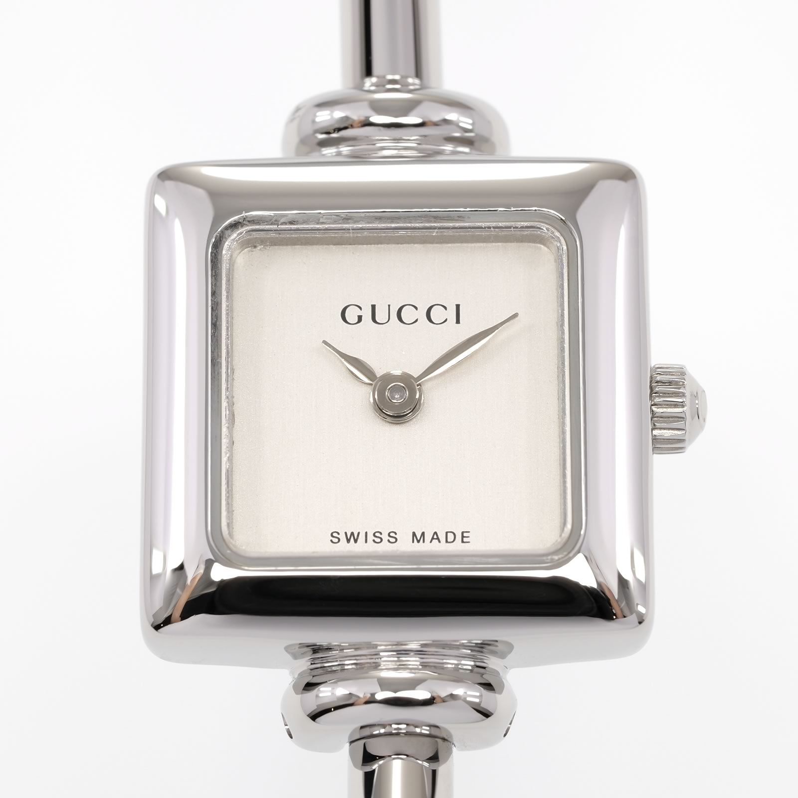 Gucci 1900L Silver Square dial close up