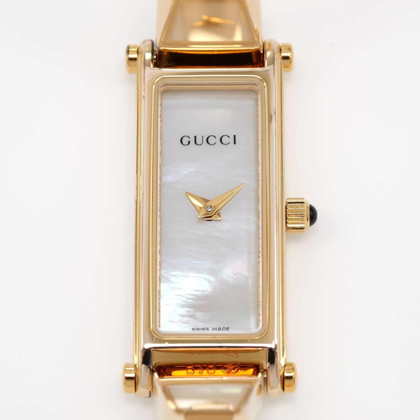 Gucci 1500L White Mother of Pearl Rectangular Dial close up