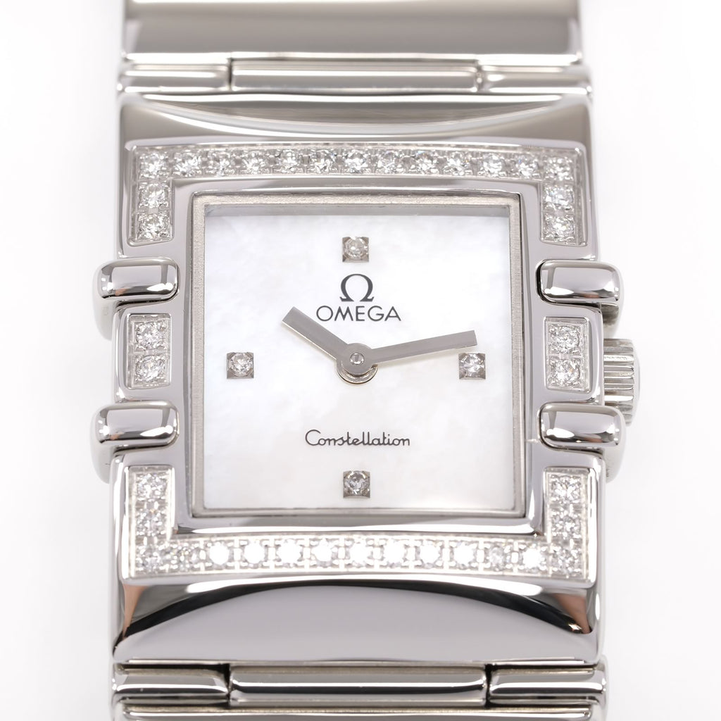 Omega Constellation Quadra 1528.76.00 White Mother of Pearl square dial close up
