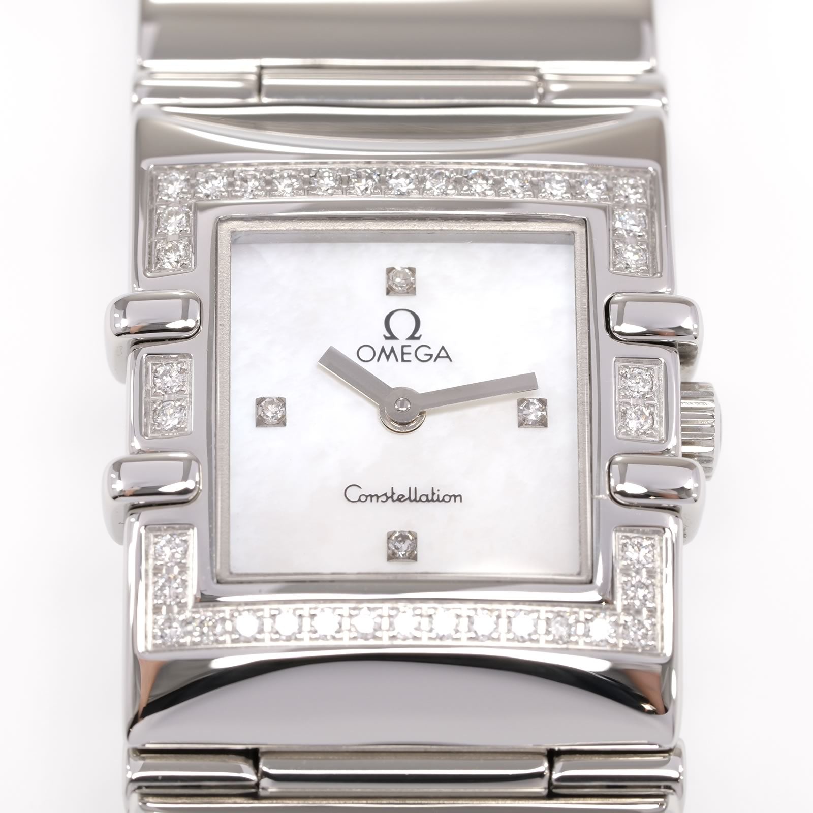 Omega Constellation Quadra 1528.76.00 White Mother of Pearl square dial close up