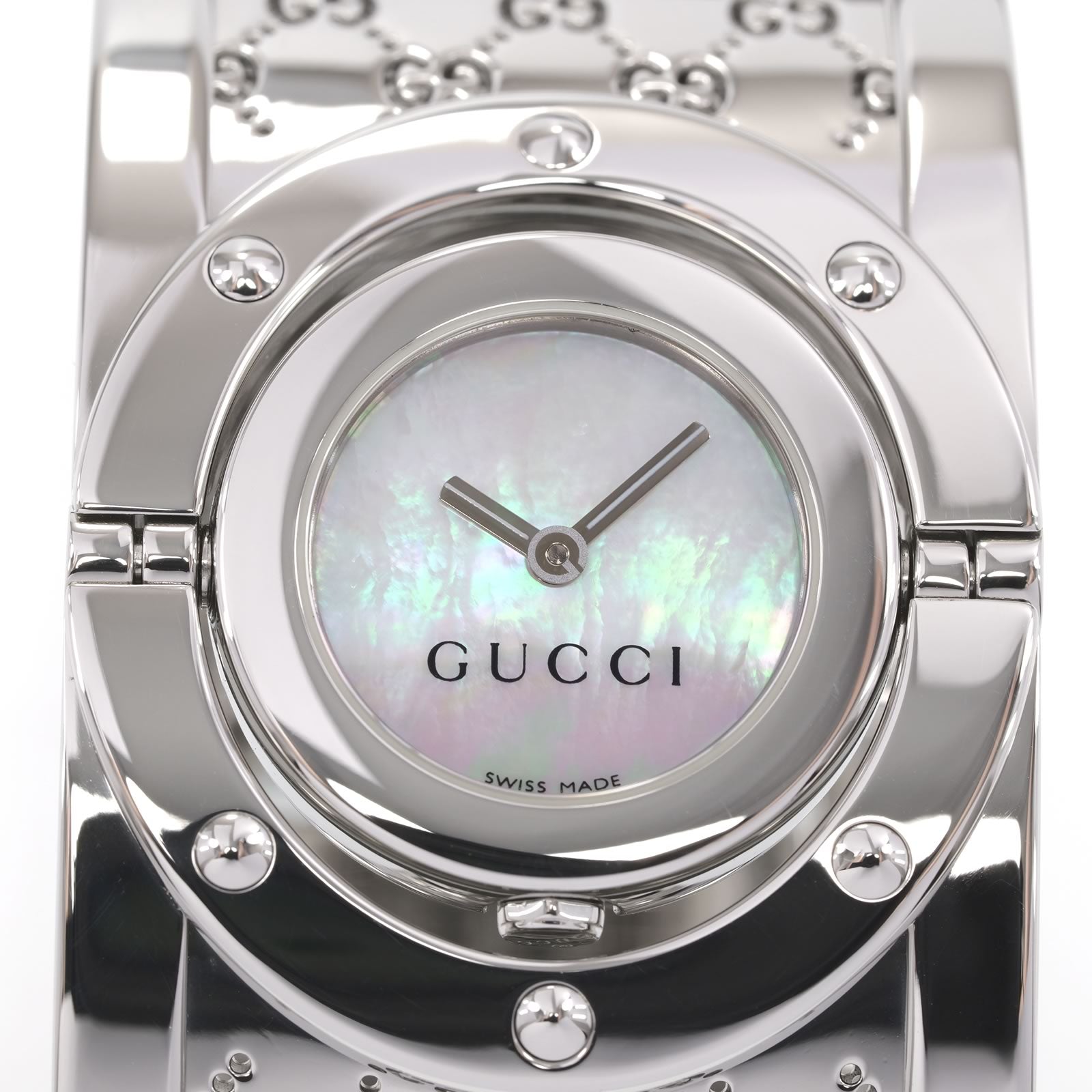 Gucci Twirl 112 Iridescent White Mother of Pearl dial close up