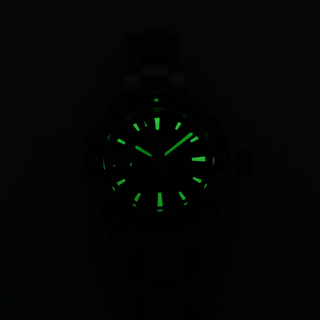 TAG Heuer Aquaracer WAJ2112 night time luminosity