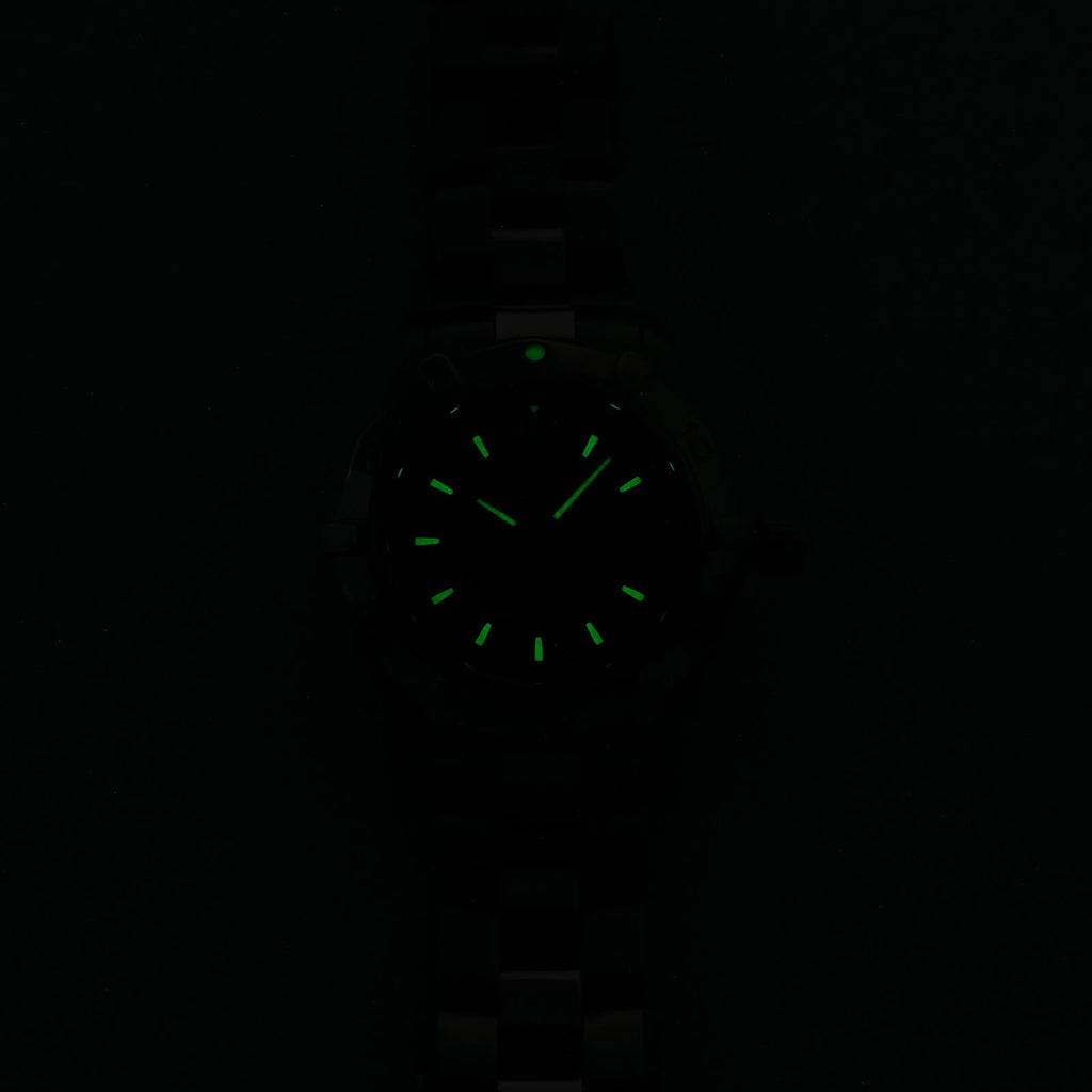 TAG Heuer Aquaracer WAF1417 night time luminosity