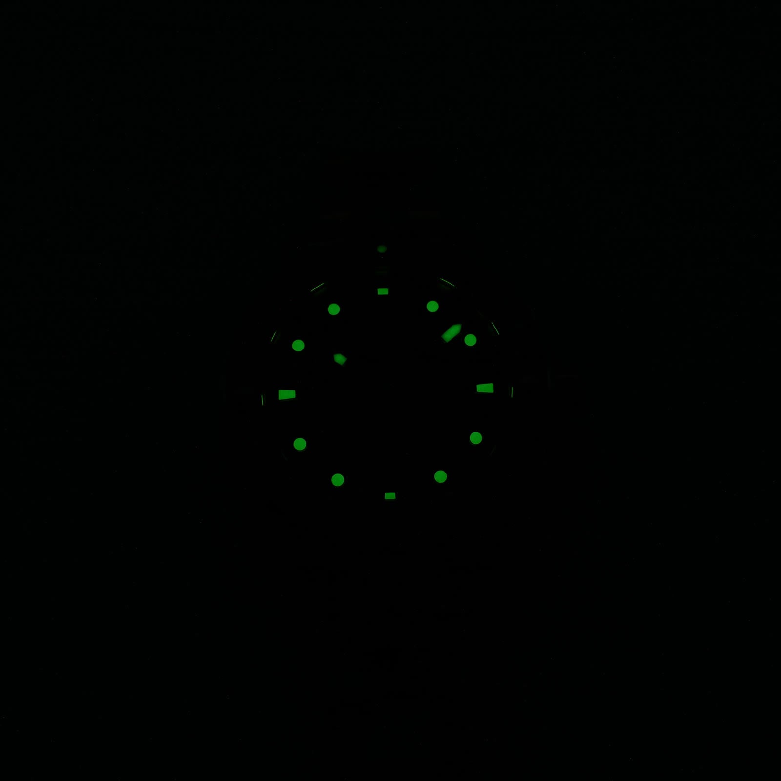 TAG Heuer Aquaracer 300M Chronograph CAN1011 night time luminosity