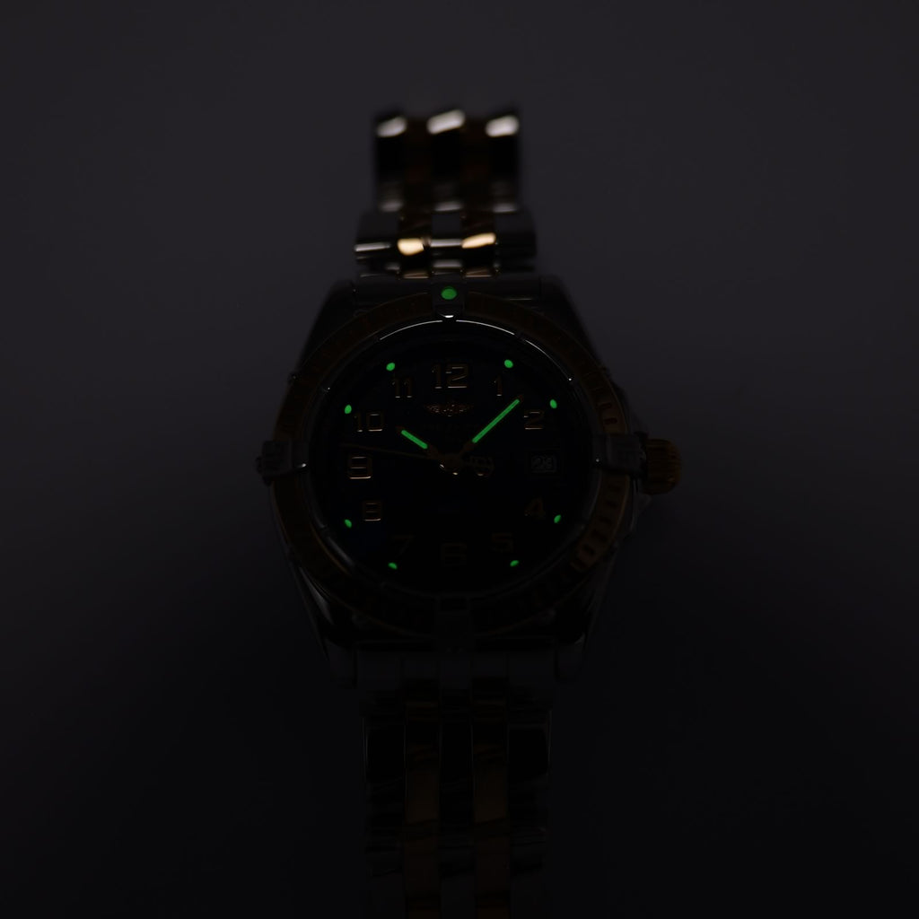 Breitling Wings D67050 night time luminosity