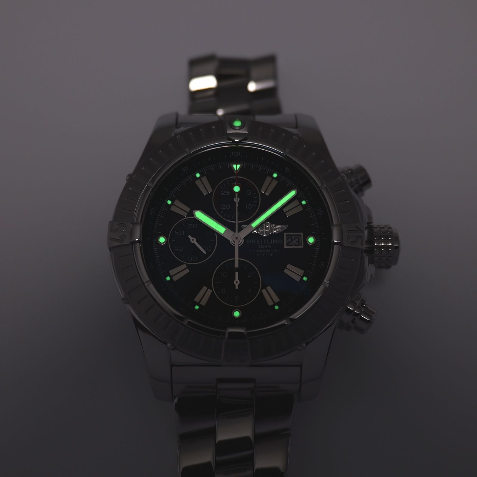 Breitling Super Avenger A13370 luminosity
