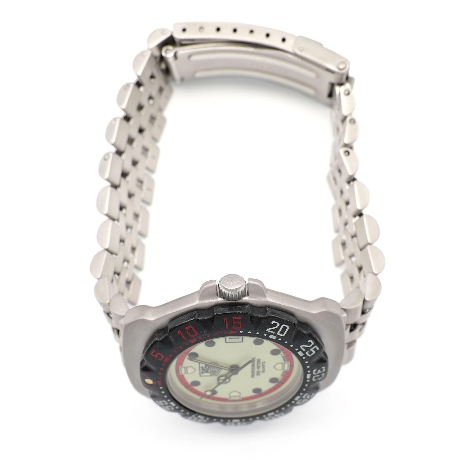 TAG Heuer Formula 1 WA1211 stainless steel crown