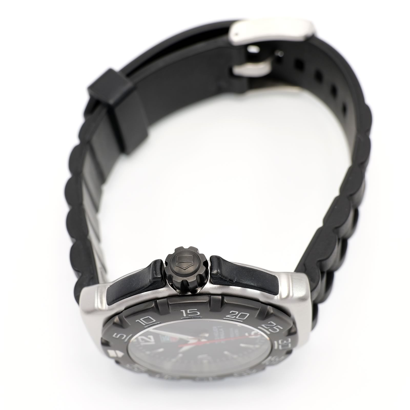 TAG Heuer Formula 1 WAC1210 Black PVD screw down crown