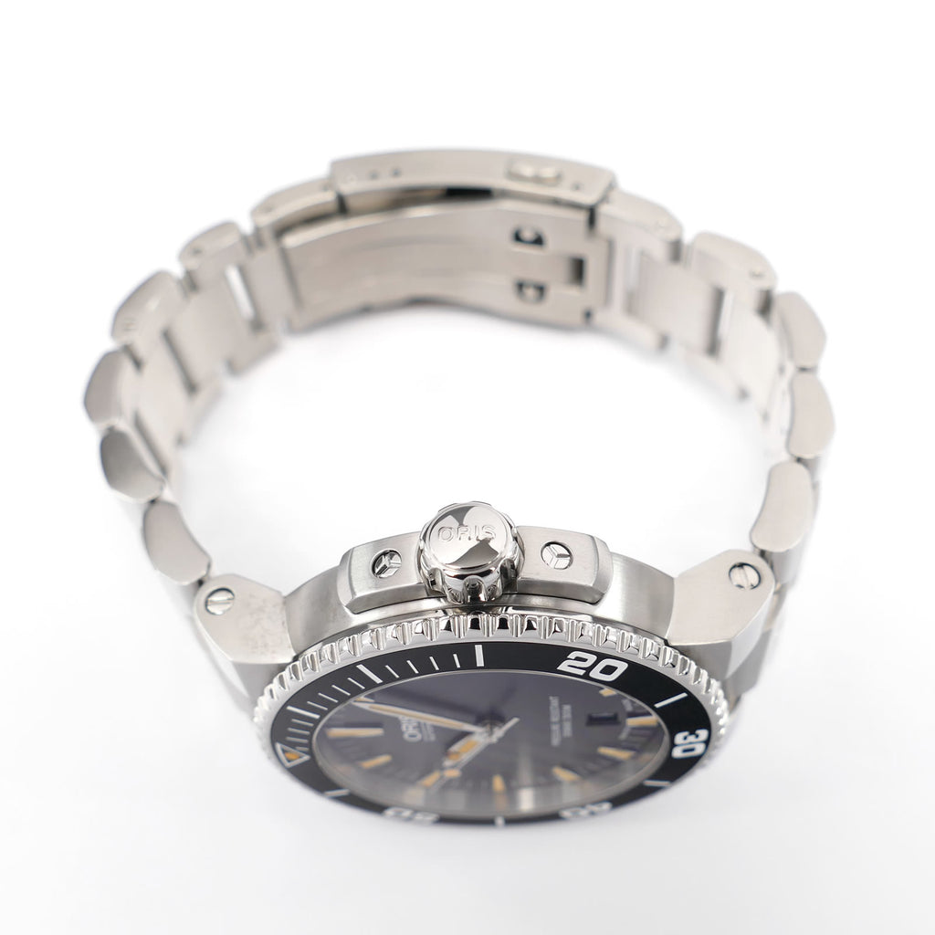 Oris Aquis 7653 stainless steel screw down crown