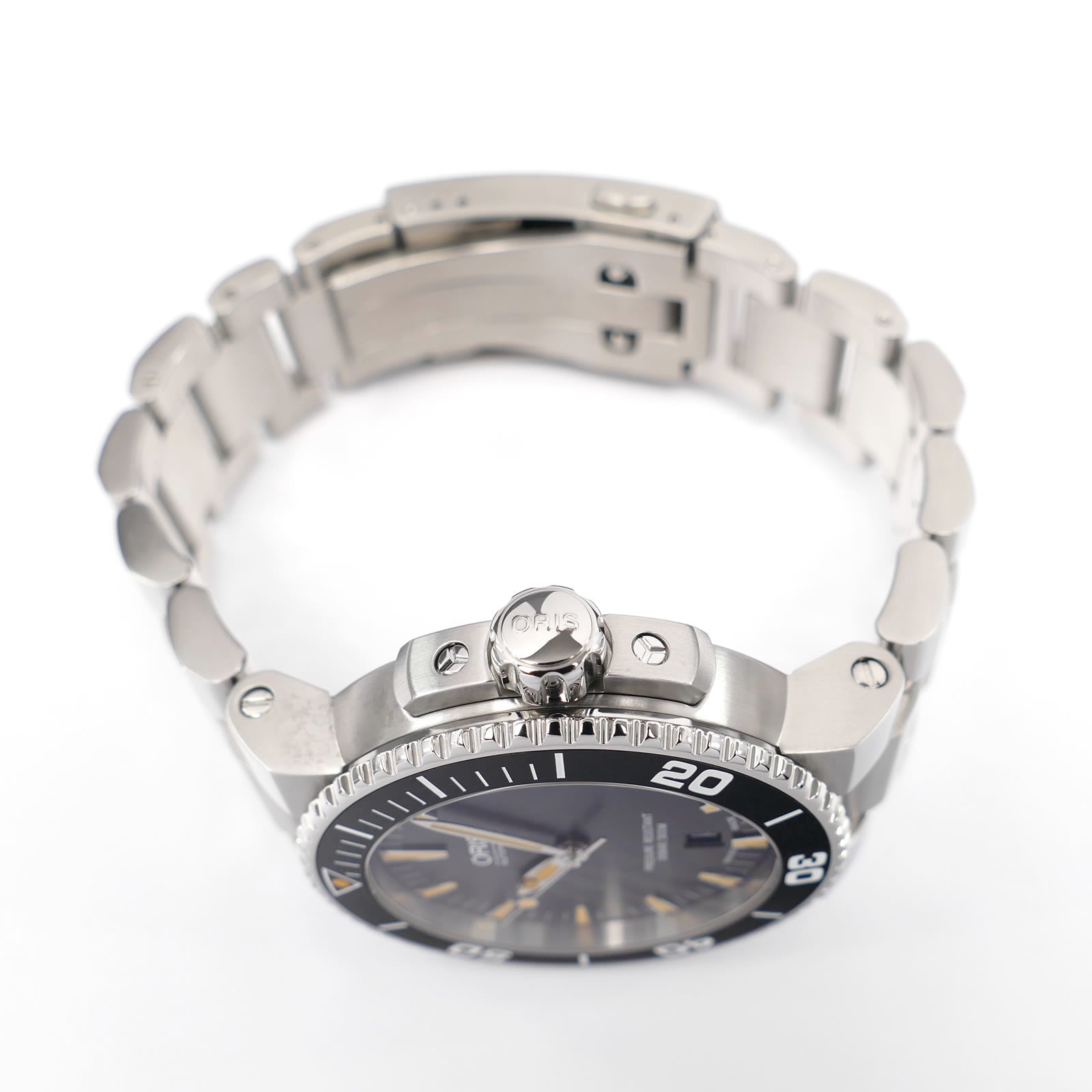 Oris Aquis 7653 stainless steel screw down crown