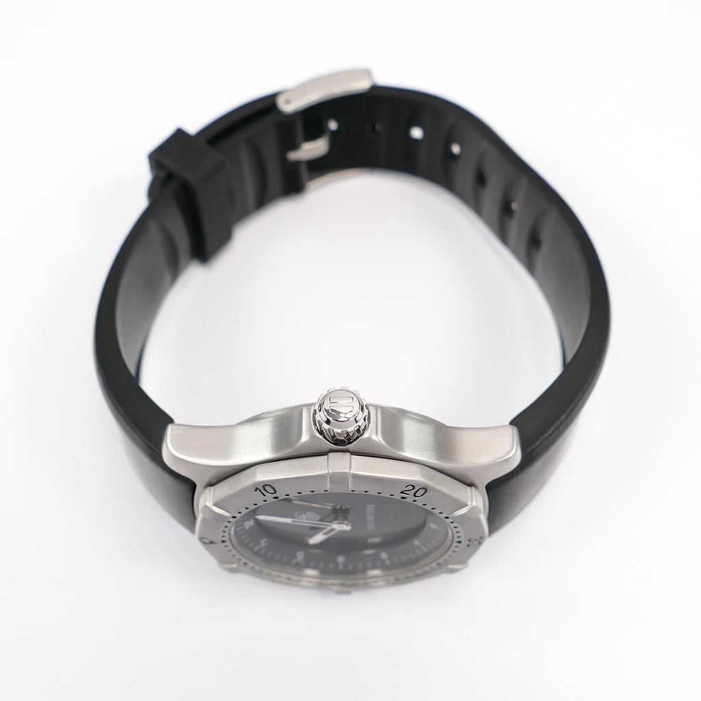 TAG Heuer 2000 Multigraph WK111A-0 stainless steel crown