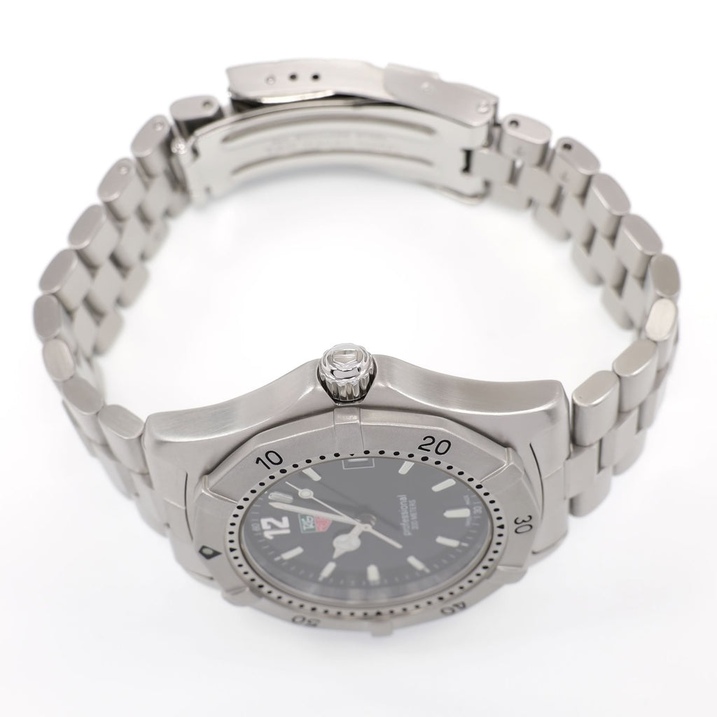 TAG Heuer 2000 WK1110-0 stainless steel screw down crown