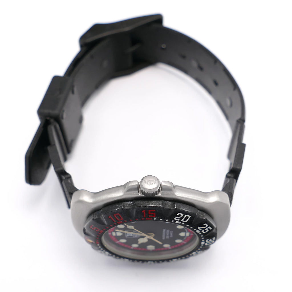 TAG Heuer Formula 1 374.513 stainless steel crown