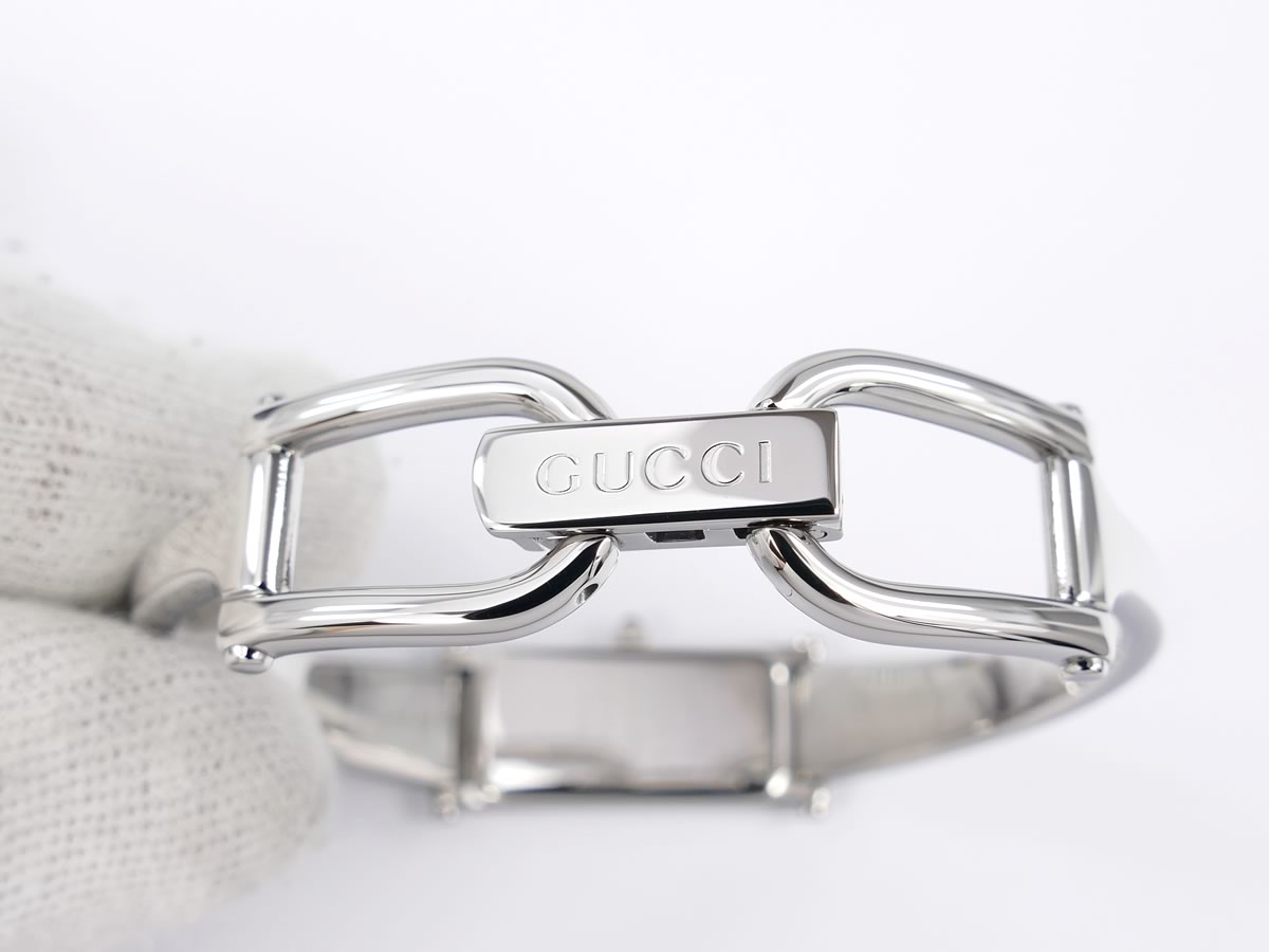 Gucci 1500 L Black dial stainless steel clip