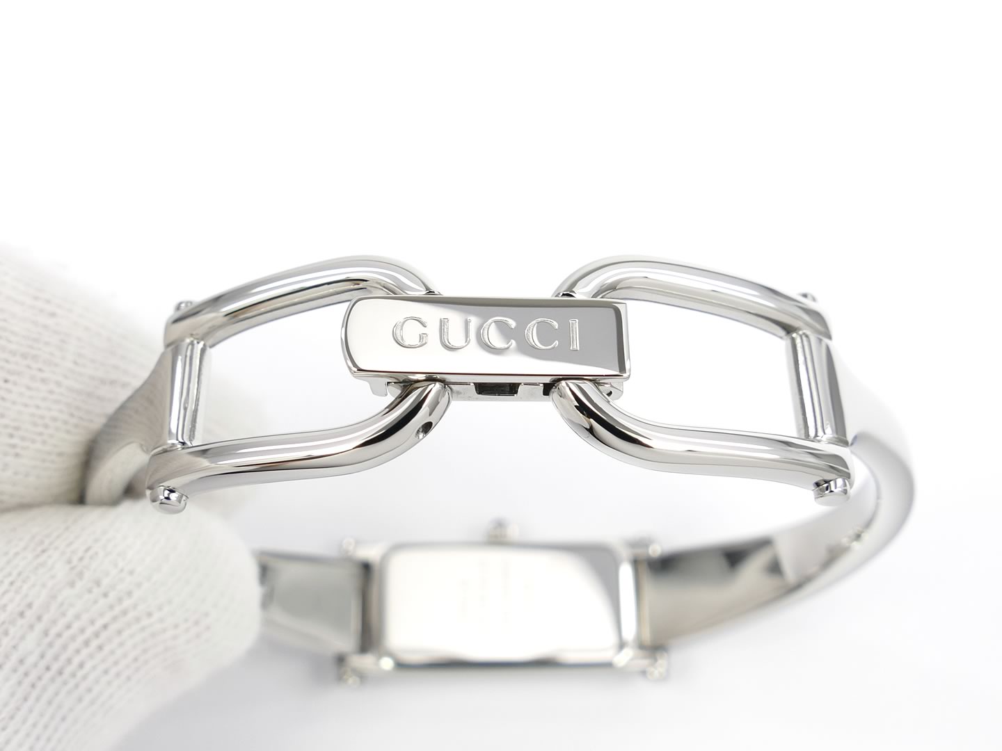Gucci 1500 L Pink Mother of Pearl Dial with stainless steel jewellery clip