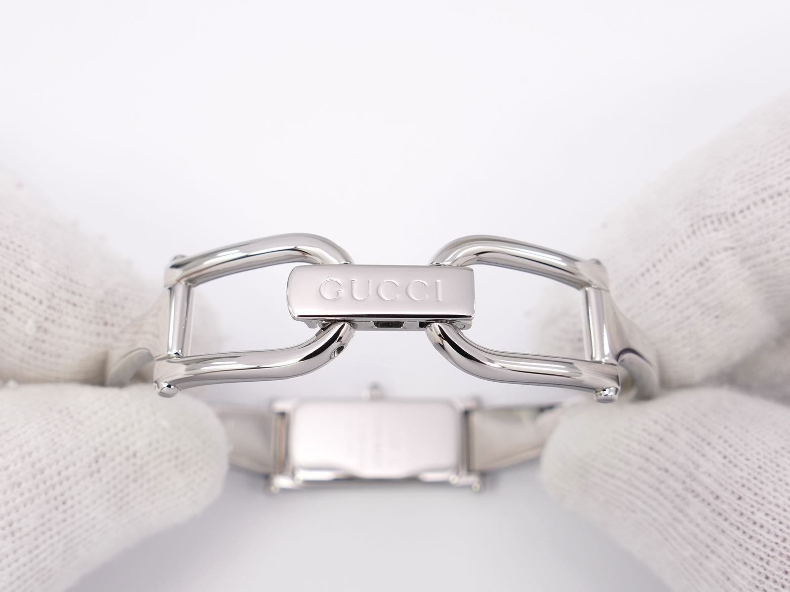 Gucci 1500L Rectangular Dial on Stainless Steel 16.5cm Bangle