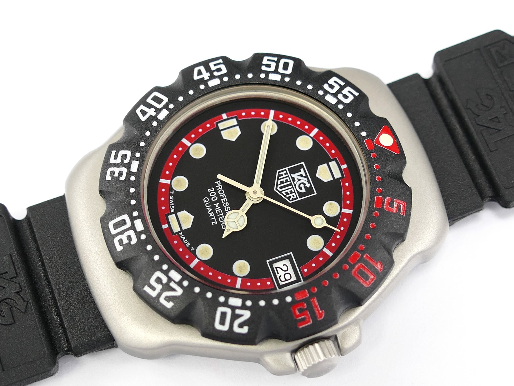 TAG Heuer Formula 1 Mid size 374.513 F1 (WA1214) black & red dial