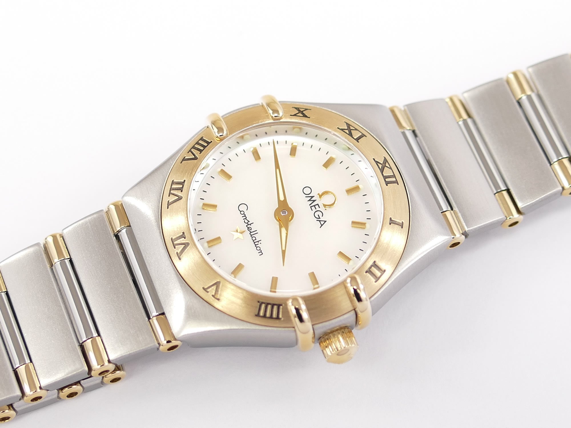 Omega Constellation 1362.70.00 White Mother of Pearl & 18k Gold