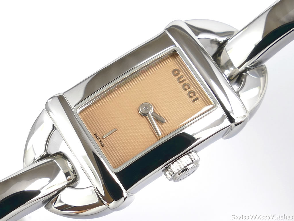 Gucci 6800 L Dusky Orange YA068540 close up of ridged dial