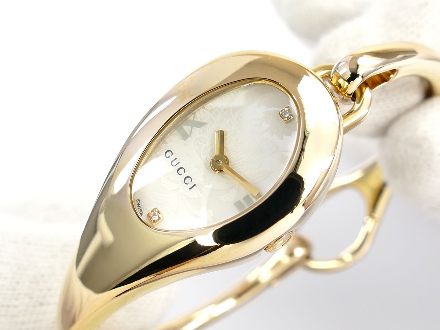 Gucci Horsebit 103 YA103537 dial set with 2 diamonds