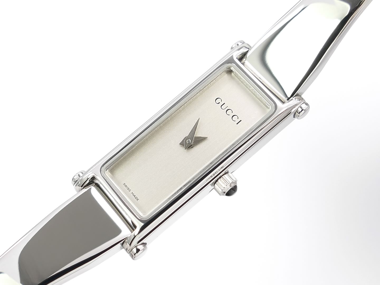 Gucci 1500 L Silver rectangular dial with fine brushed finish