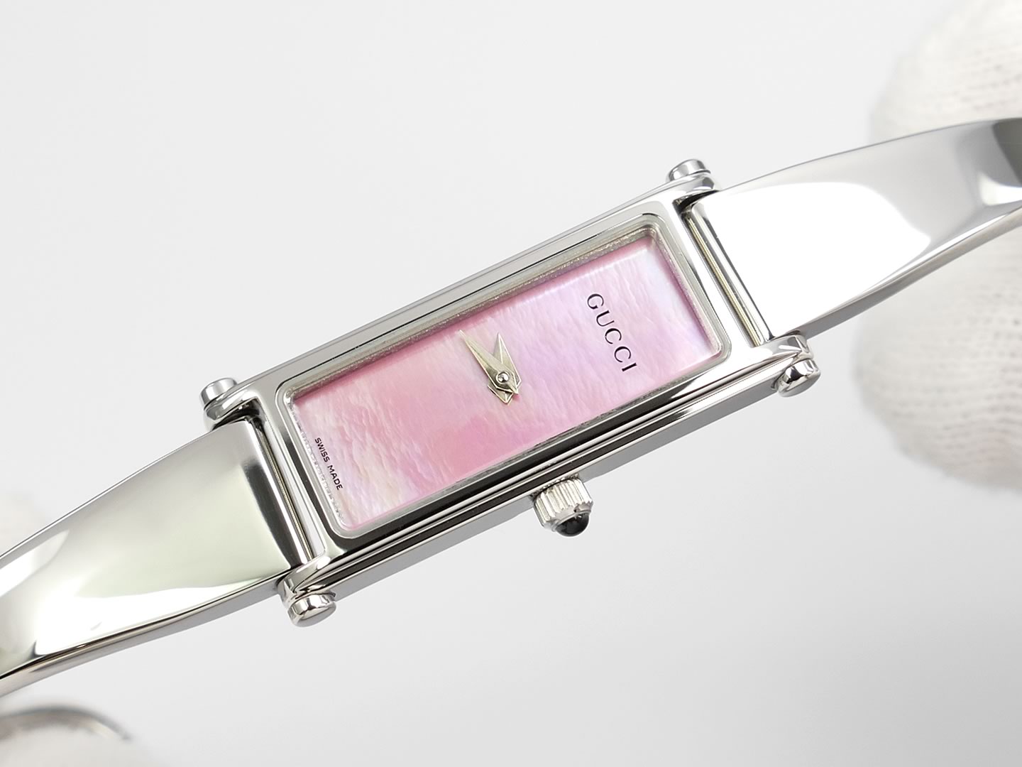 Gucci 1500 L Pink Mother of Pearl rectangular dial