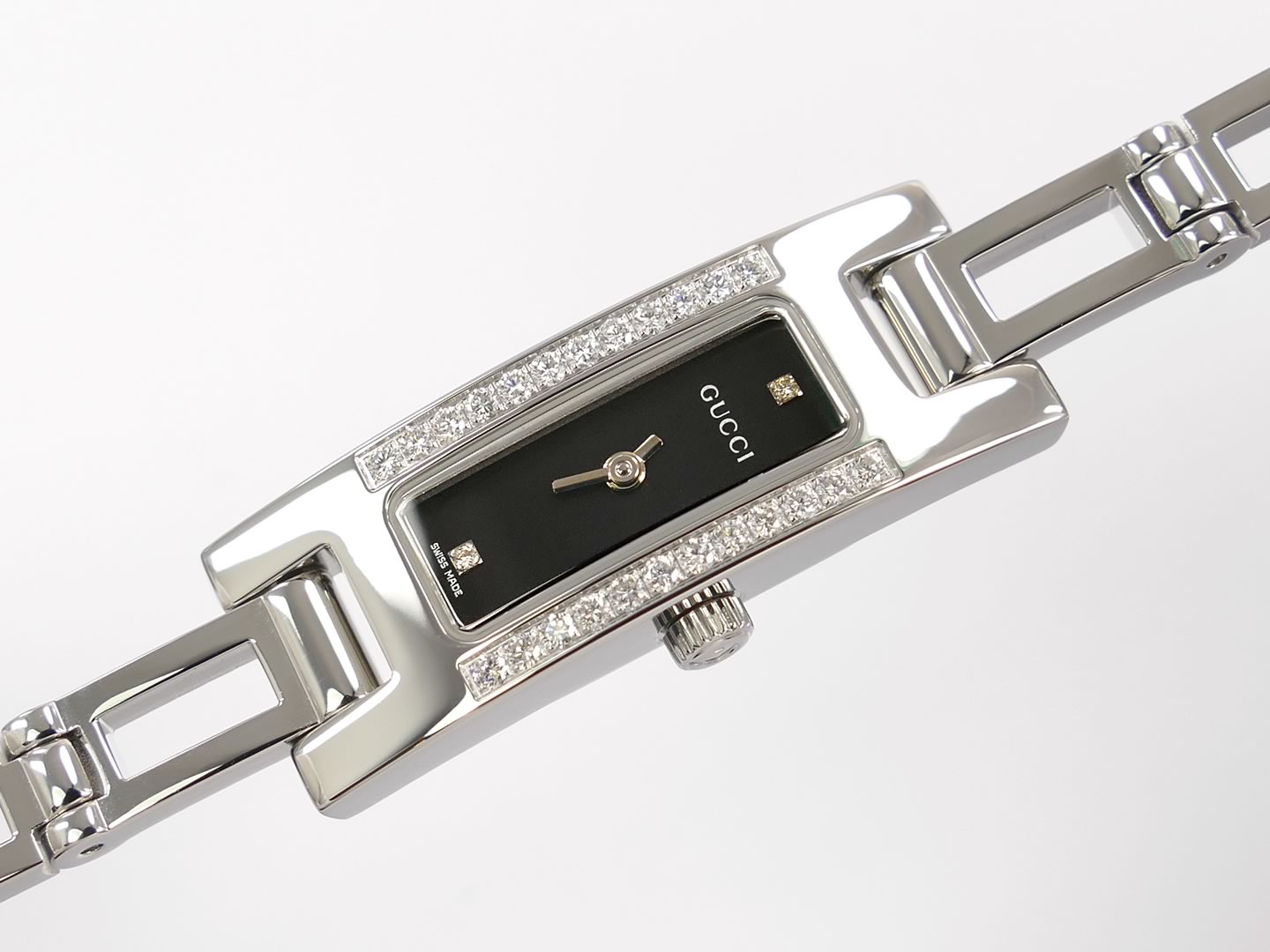 Gucci 3900L black rectangular dial with 2 diamonds