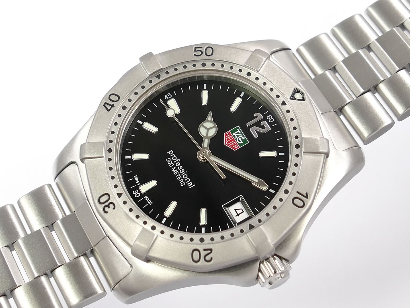 TAG Heuer 2000 Classic Black Dial WK1110.BA0317 date display