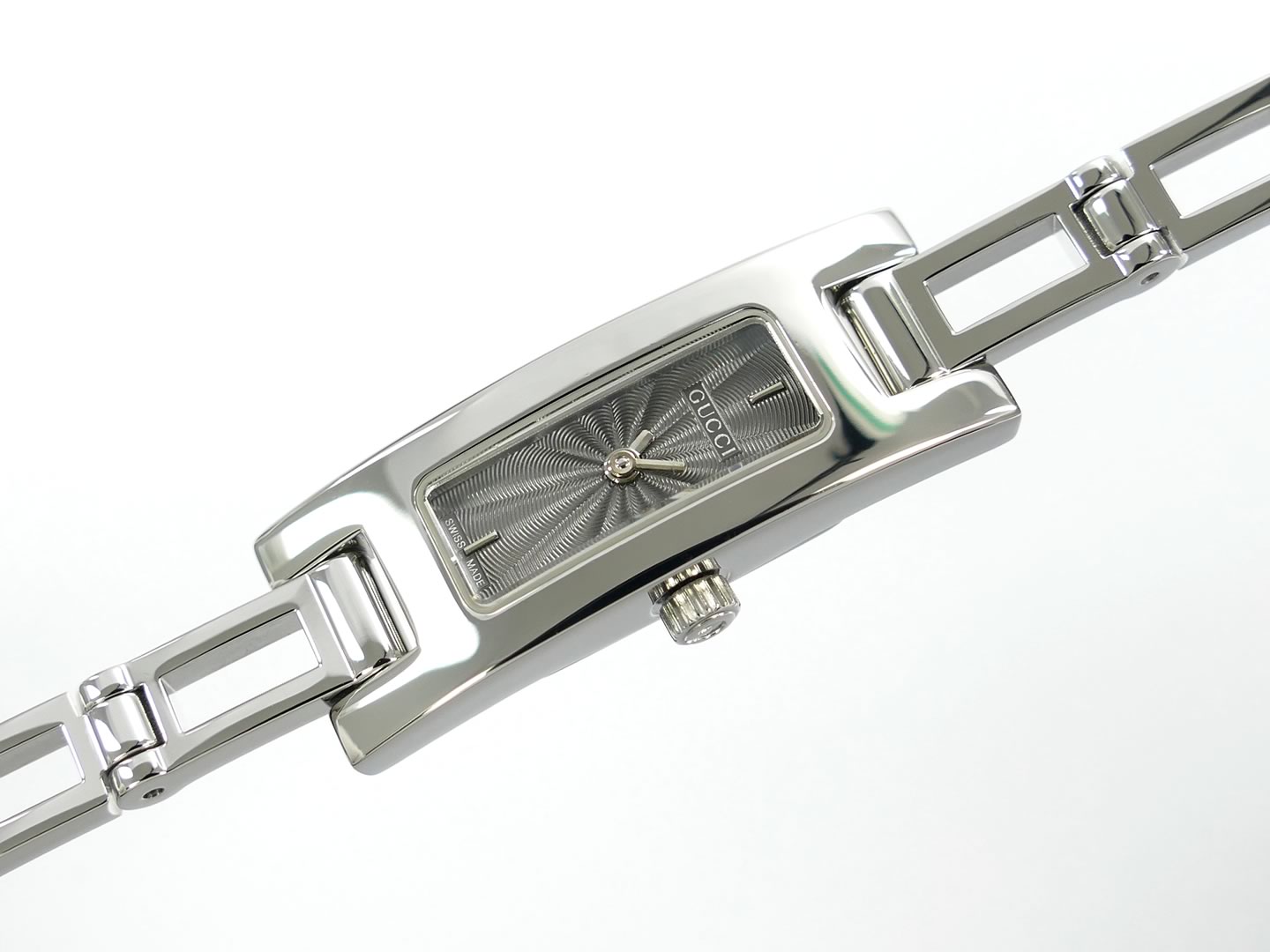 Gucci 3900L Grey guilloche sunburst dial