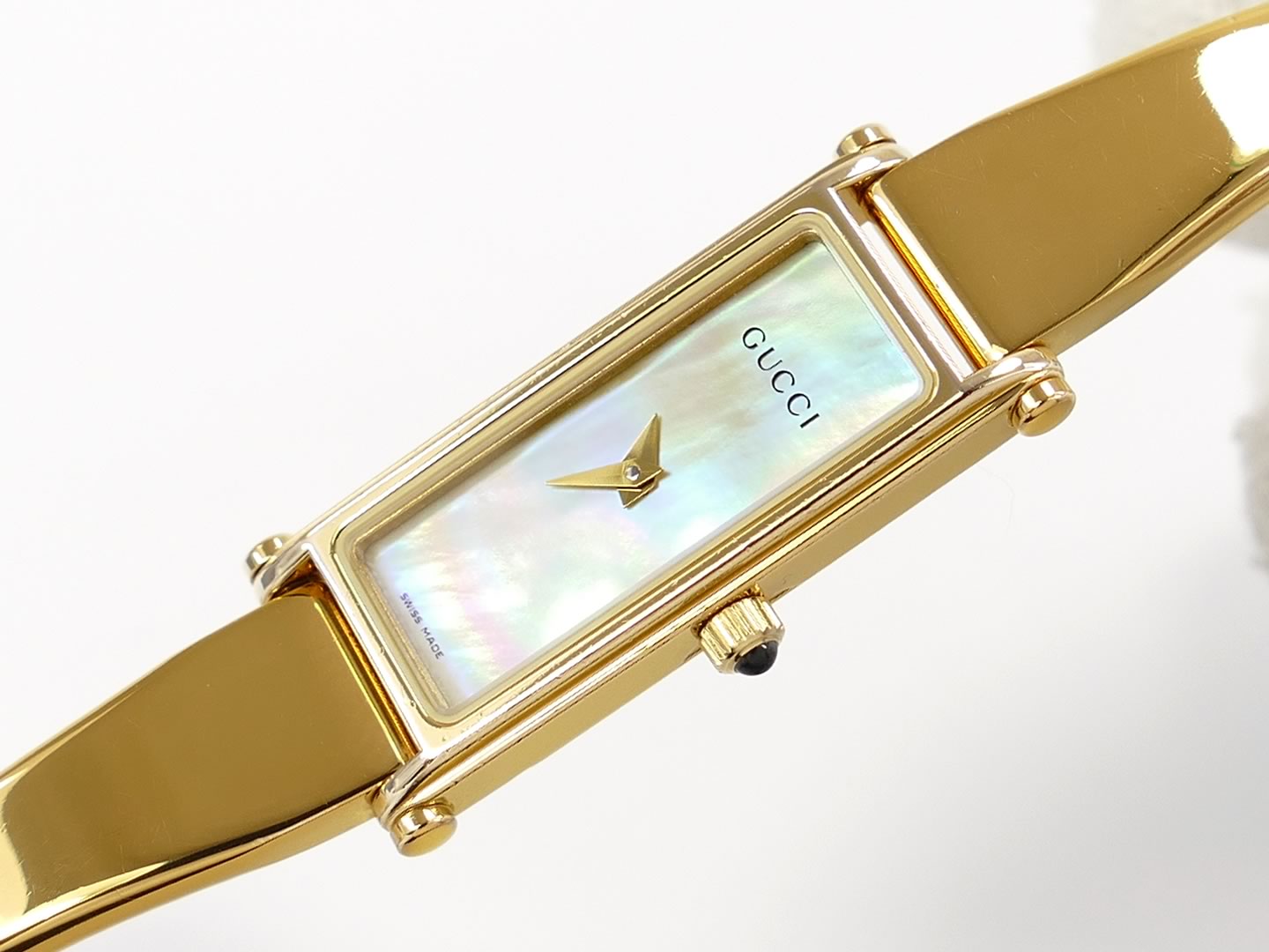Gucci 1500L White Iridescent Mother of Pearl Dial