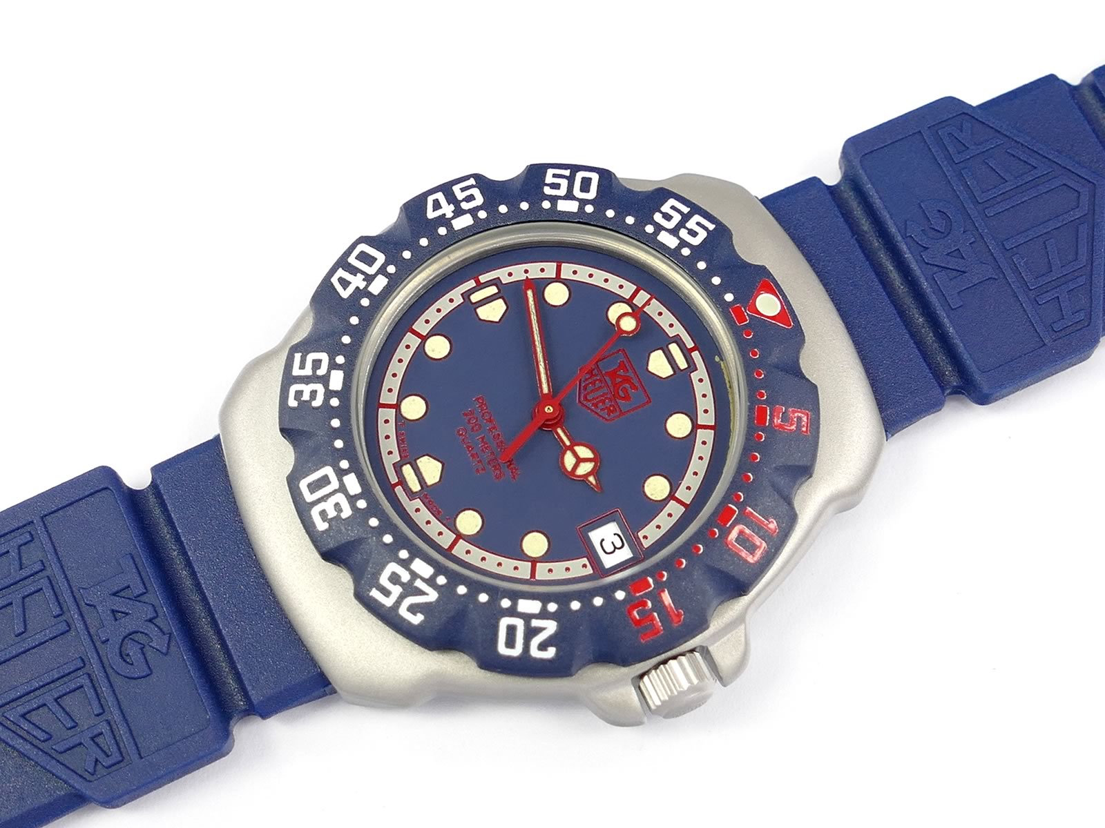TAG Heuer Formula 1 WA1210 with red accents and date