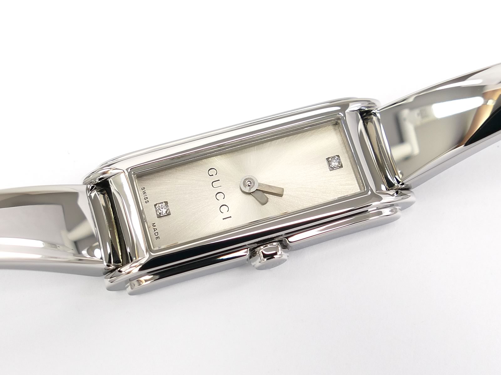 Gucci G-Line 109 Silver sunburst Dial on Stainless Steel Bangle YA109519