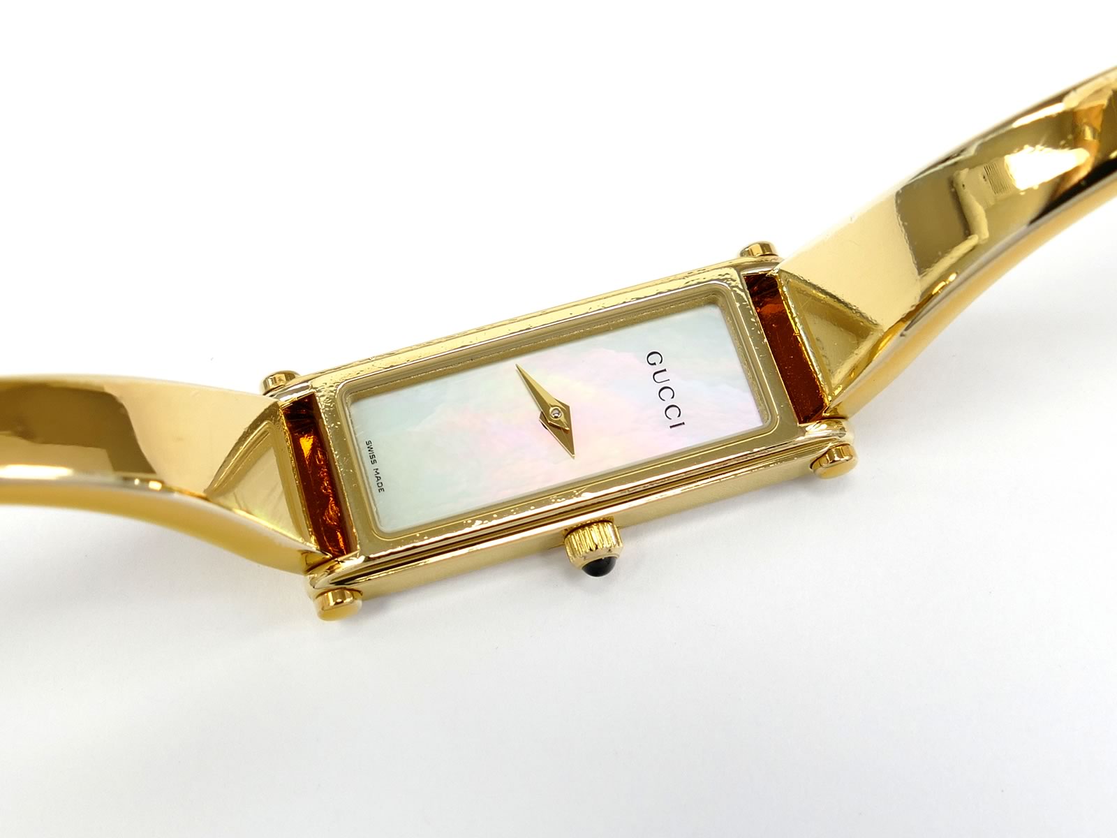 GUCCI 1500 L ゴールド×ホワイトパール 時計 Gucci 1500L Mother of Pearl on 18k Gold Plated Bangle – SWWatches