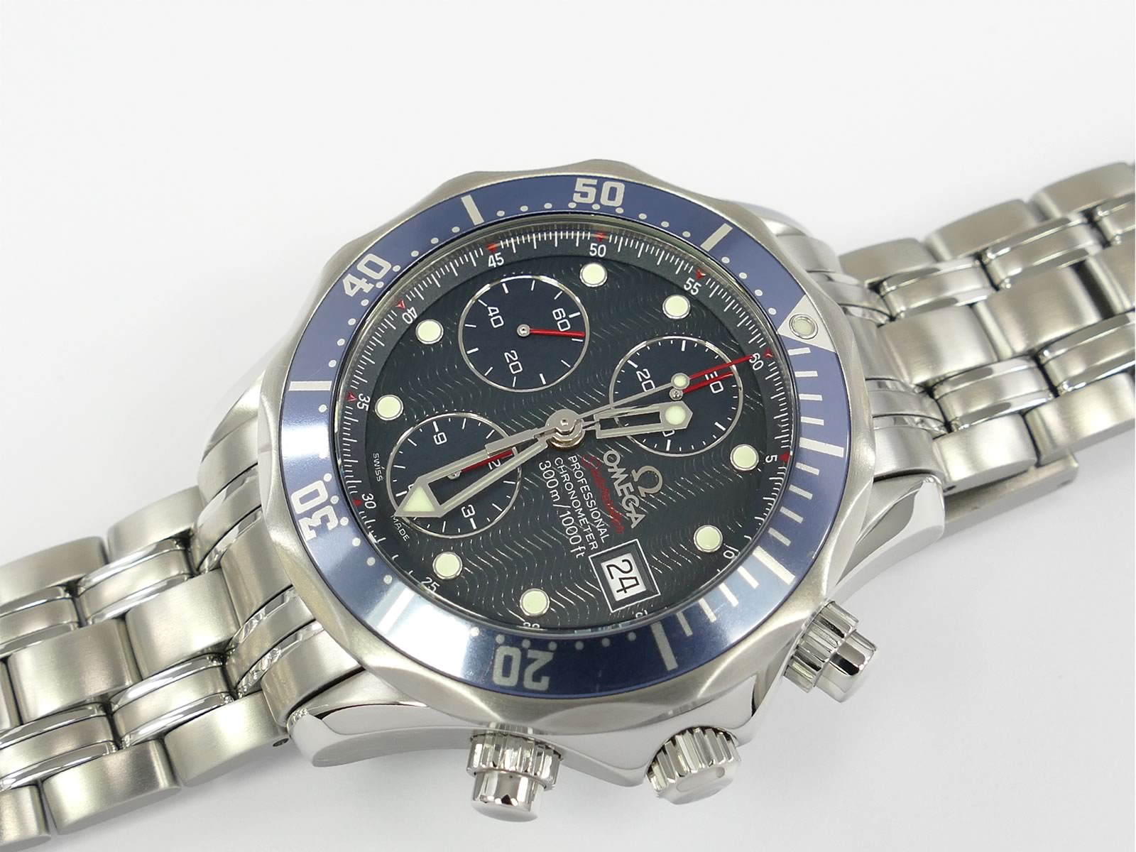 Omega Seamaster Chronograph Blue 2225.80.00 wave pattern dial with date
