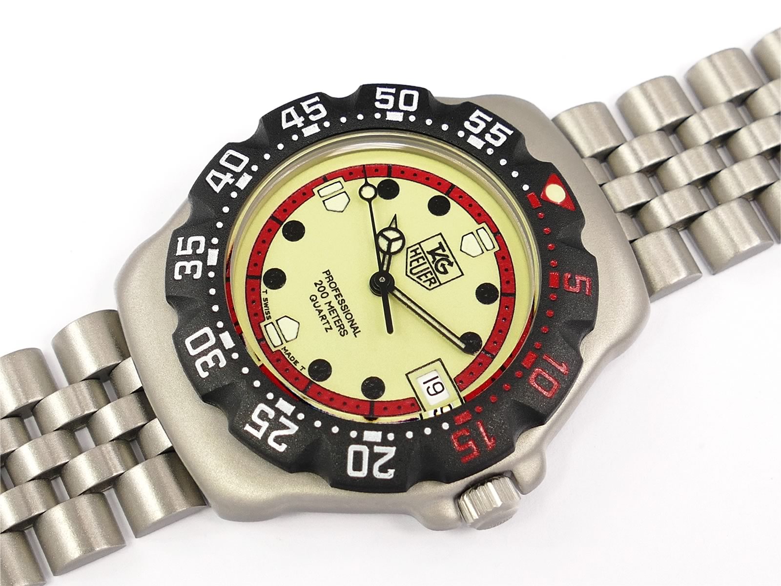 TAG Heuer Formula 1 Luminous Dial F1 WA1211 with date and red border