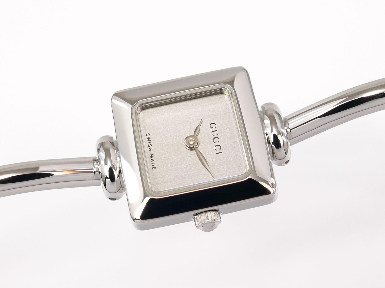 Gucci 1900L Silver Dial Quartz Watch on Stainless Steel Bangle 1900