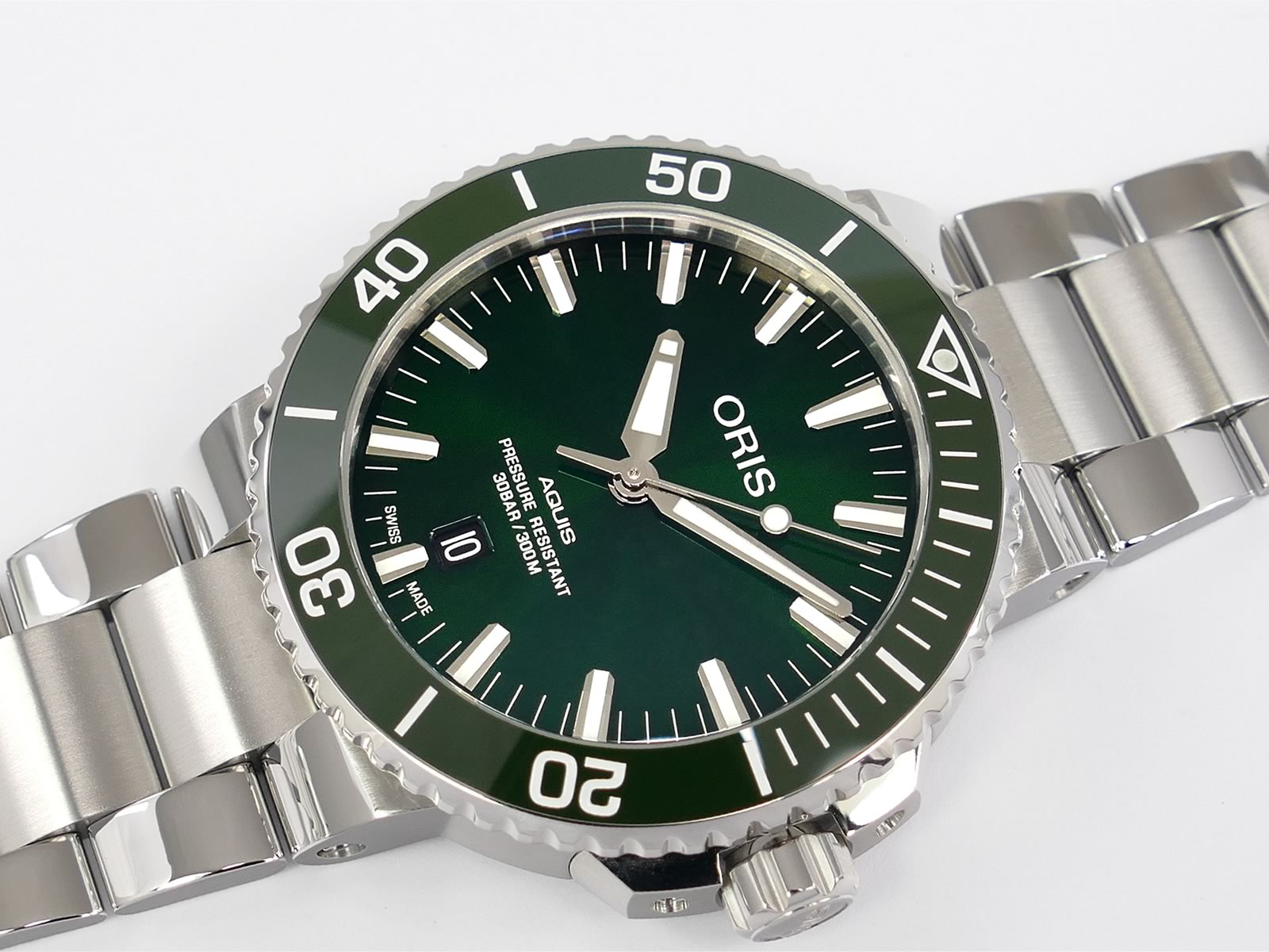 Oris Aquis 01 733 7730 4157 with Date