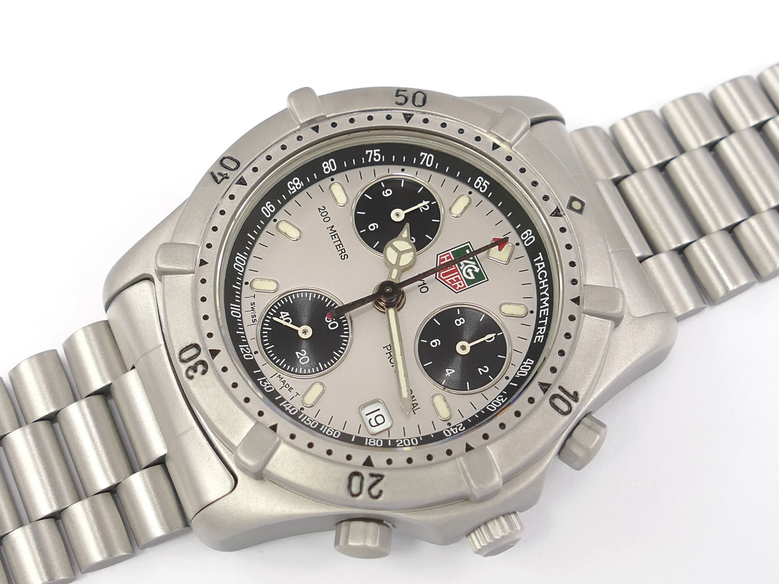 TAG Heuer 2000 Chronograph Silver / Black Dial Classic Chrono CE1111 Date