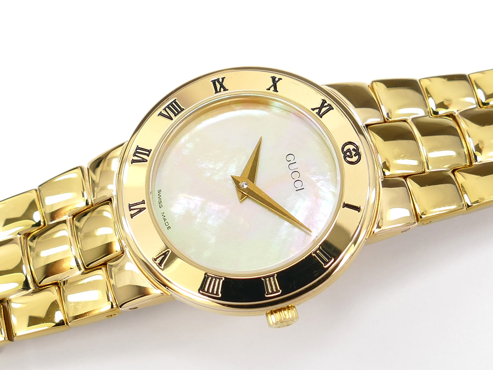 Gucci 3300.2.L White Mother of Pearl Dial 18k Gold Plated Roman Numeral bezel