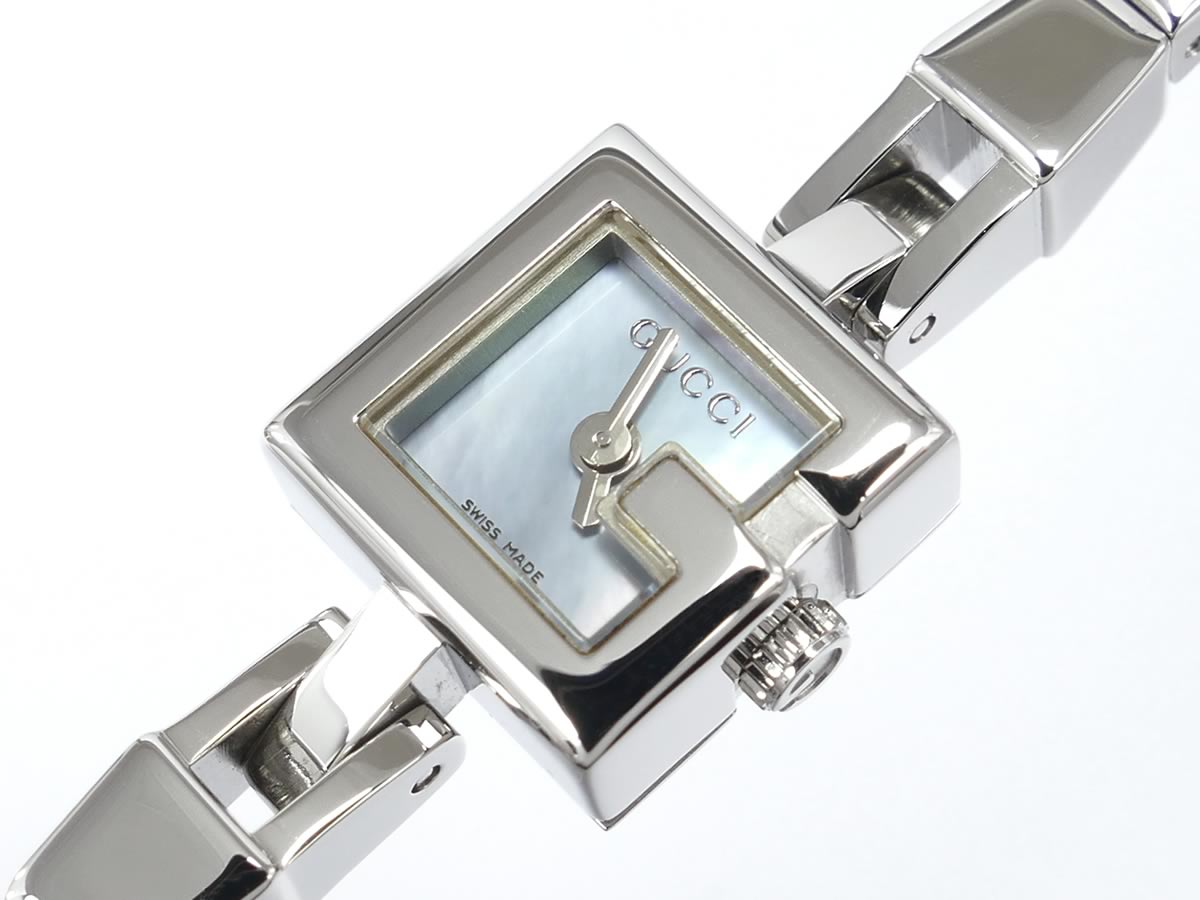 Gucci 102 Mini G Blue YA102538 dial close up
