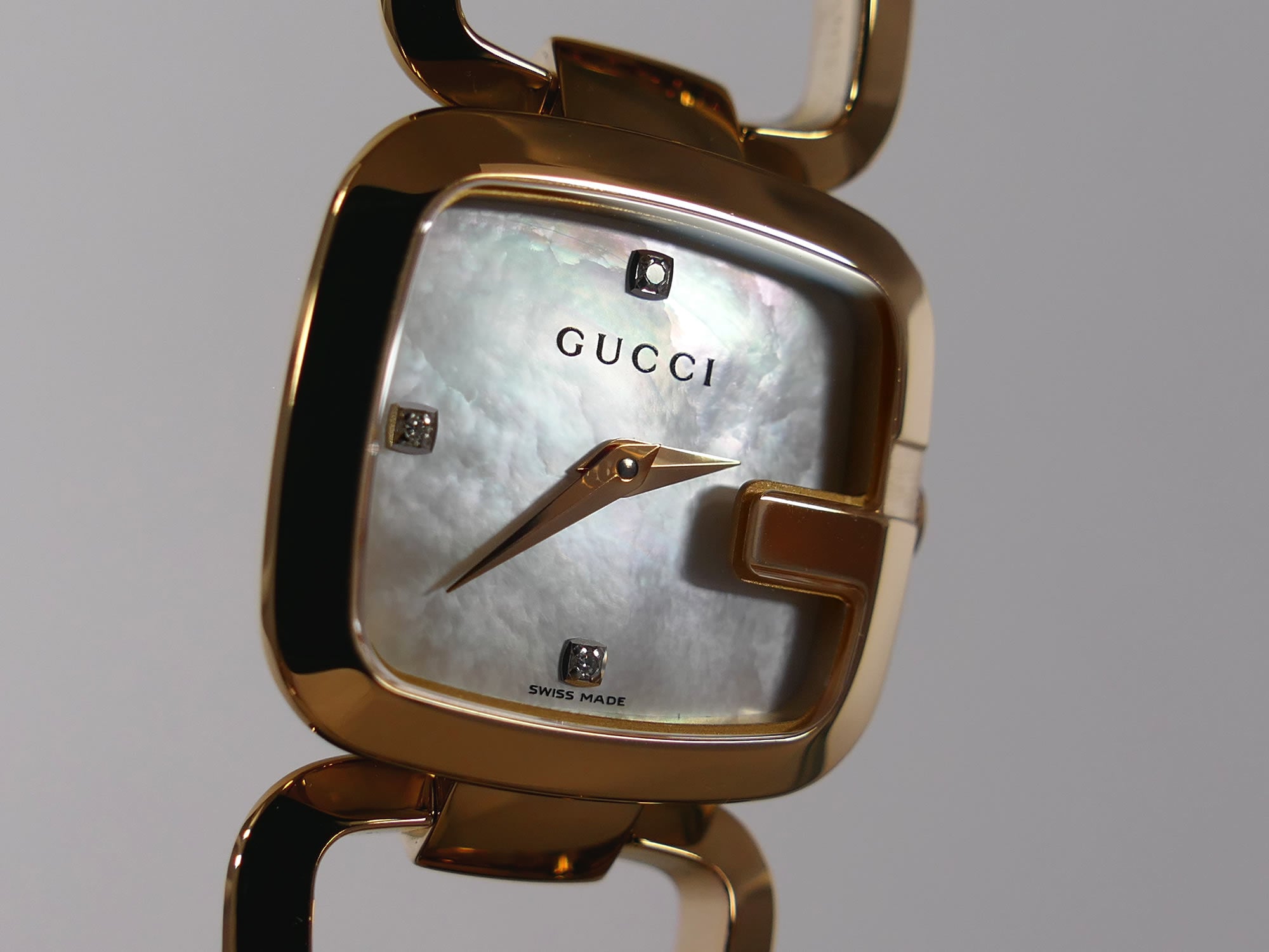 Gucci G 125.5 White Iridescent Mother of Pearl Dial with 3 Diamonds