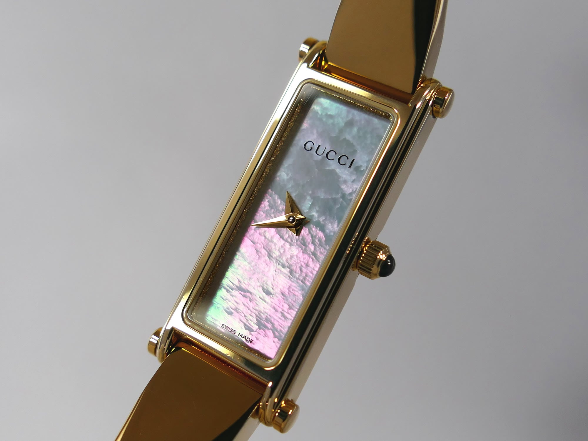 Gucci 1500L Iridescent Mother of Pearl Rectangular Dial