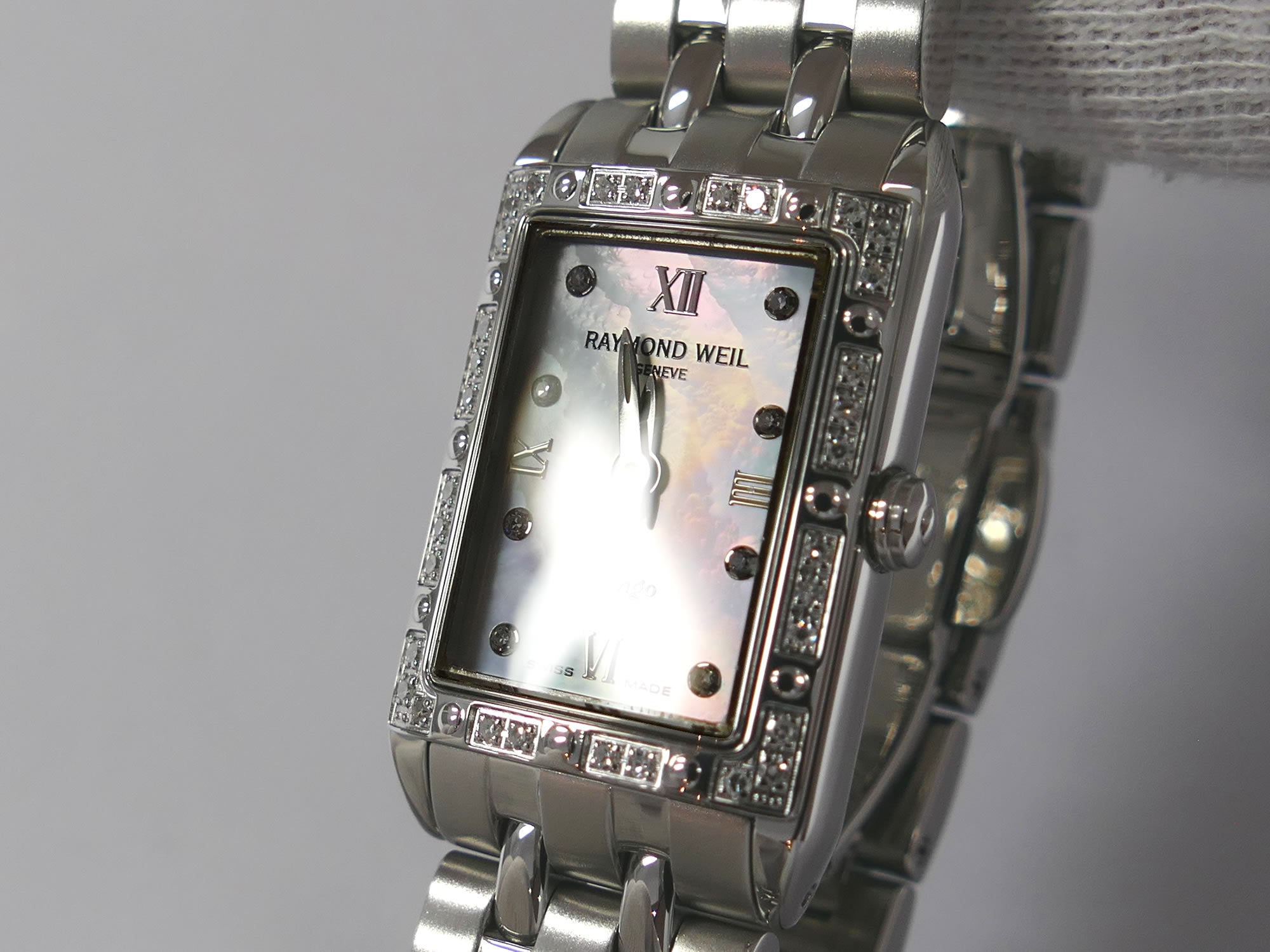 Raymond Weil Tango 5971 Iridescent Mother of Pearl Dial
