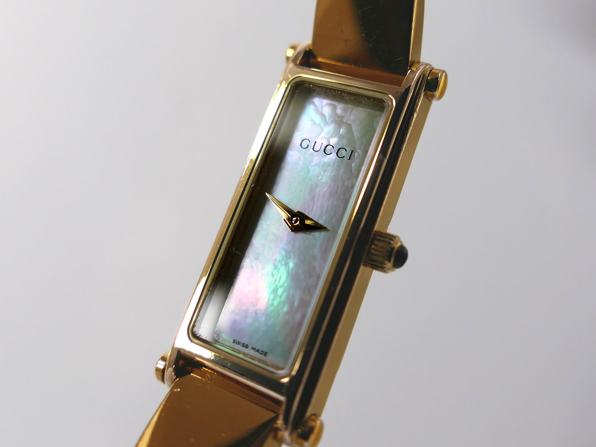 Gucci 1500L Iridescent Mother of Pearl Rectangular Dial