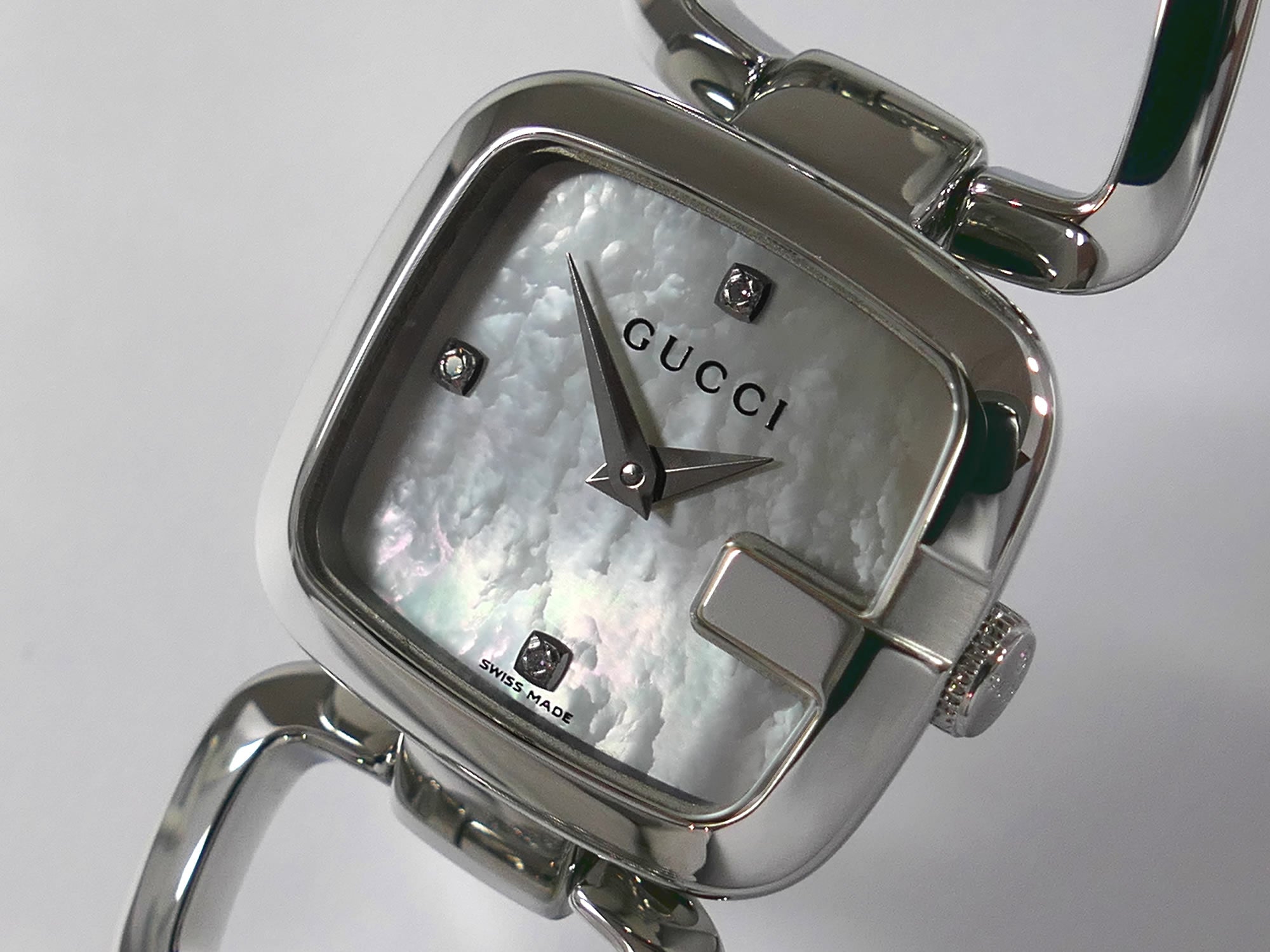 Gucci G Iridescent Mother of Pearl YA125502