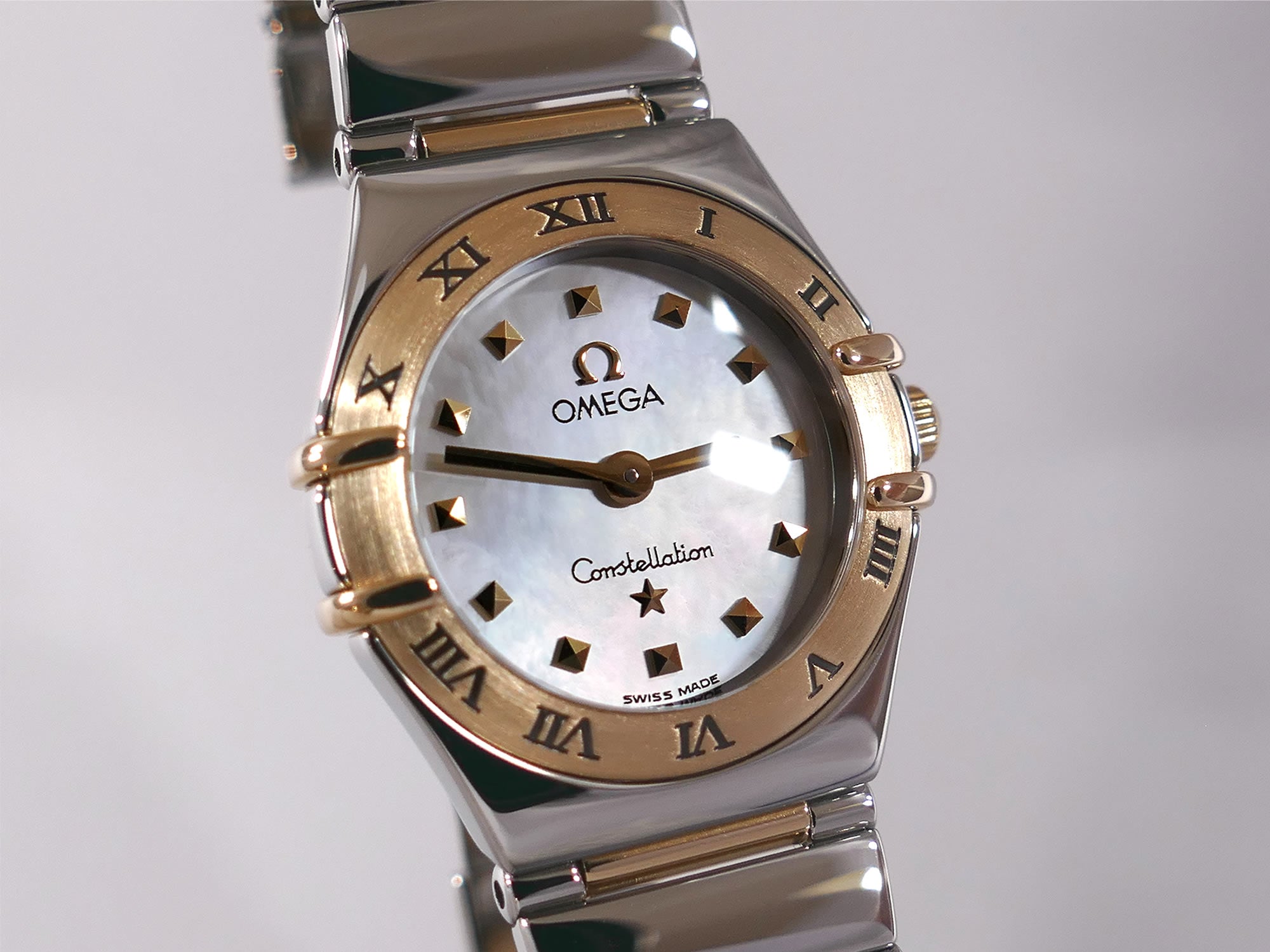 Omega Constellation 1361.71.00 Iridescent Mother of Pearl
